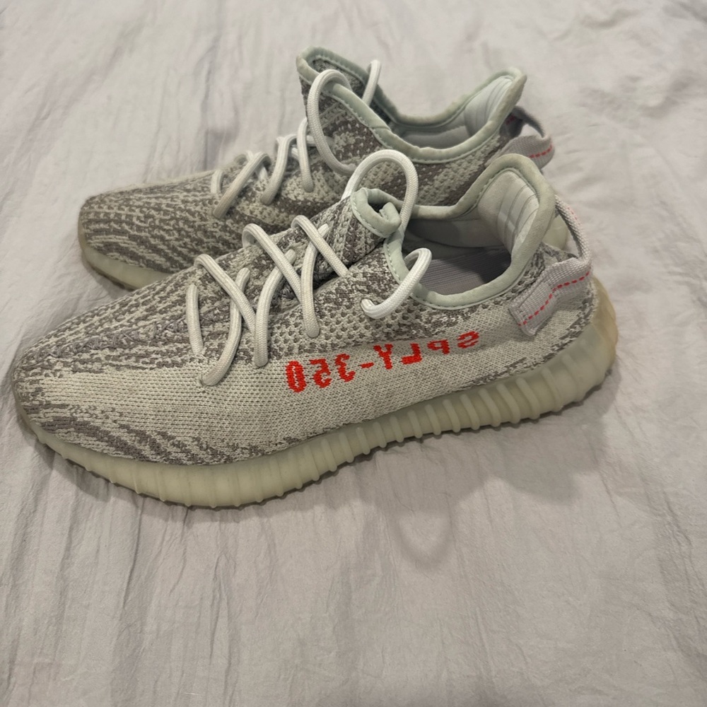 Adidas Yeezy Boost 350 V2 Women’s Size 6US (Worn Twice)